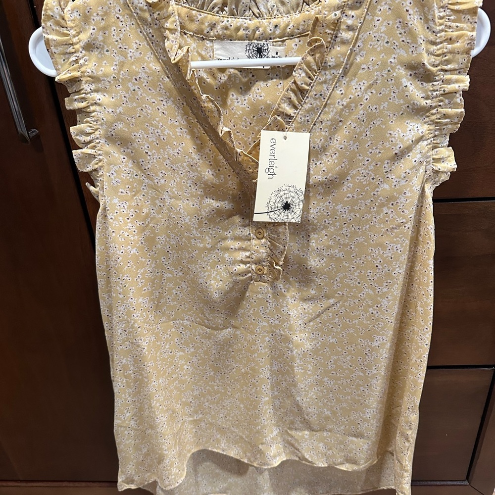 Everleigh Cream Ruffled Buttoned Blouse - Picture 2 of 4